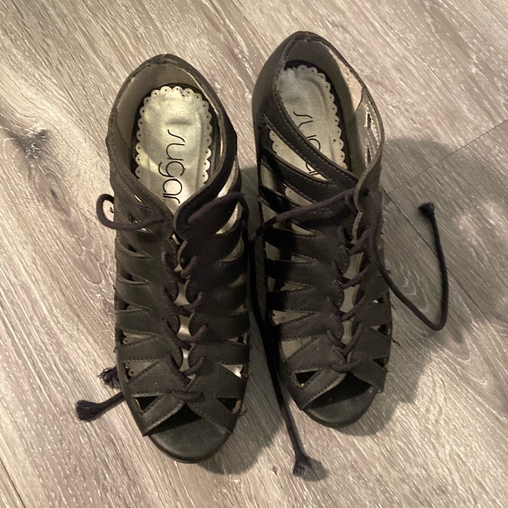 Sugar size 5.5 wedge heel